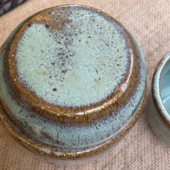 Pottery 3 pc set small jar/holder with lid - Picture 3 of 12